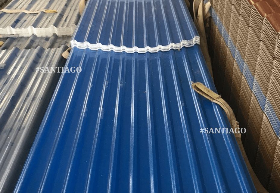 แผ่นหลังคา ASA PVC ลอนถี่สีน้ำเงินมัดเป็นกองรอส่งที่ Santiago