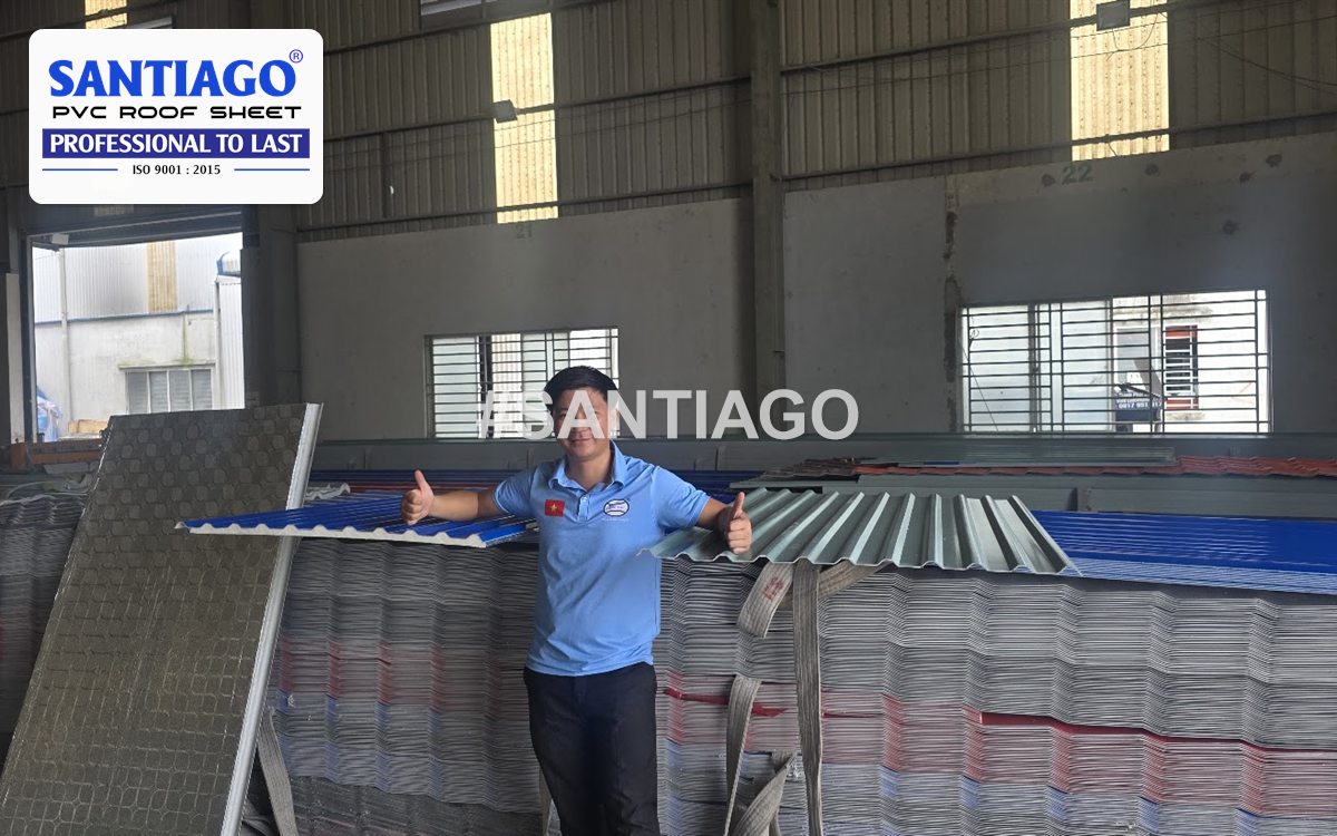 Roofing sheets in stock in the Santiago warehouse, October 2025